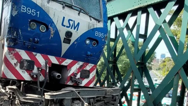 "Control chocamos acá. Había un tren", dijo el maquinista del tren San Martín