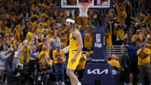 Con un triple agónico de Nembhard, los Pacers vencen a Knicks y descuentan