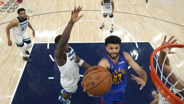 Nuggets apareció en la serie para aplastar a Wolves y seguir vivos en la semifinal