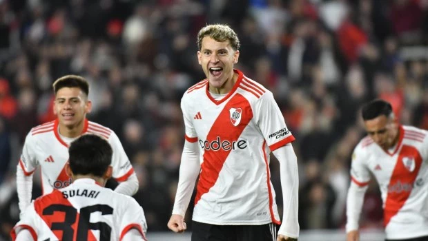 River goleó a Central Córdoba en su estreno en el Monumental 
