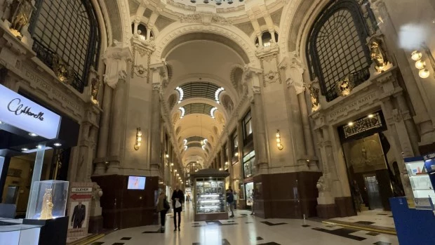 La Galería Guemes fue testigo del paso de Julio Cortazar y Antonie de Saint Exupery por sus instalaciones.