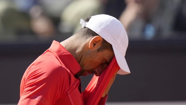 El chileno Tabilo da la gran sorpresa al derrotar a Djokovic en Roma