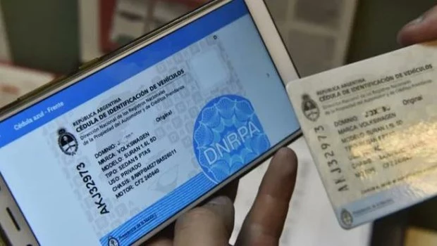 Oficial: desde hoy se deja de emitir la cédula azul para los autos y la cédula verde ya no tiene vencimiento