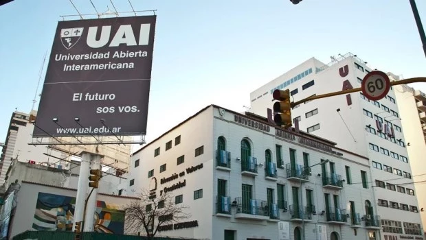 Un comunicado de la Universidad Abierta Interamericana confirmó que una estudiante se arrojó al vacío