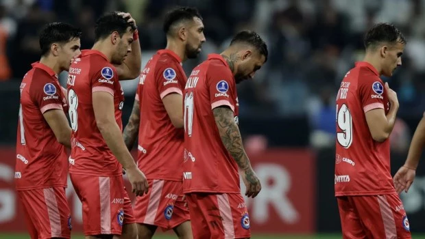 Una goleada ante Corinthians precipitó la eliminación de Argentinos de la Sudamericana