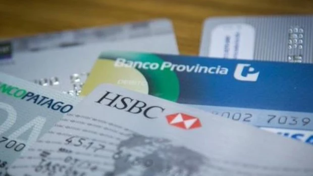 Comienzan a bajar el costo de refinanciación de las tarjetas de crédito