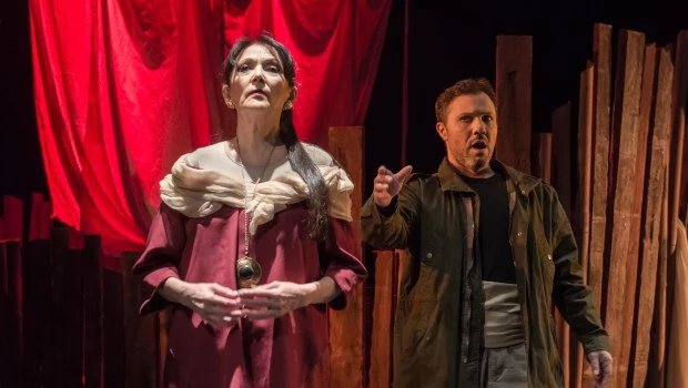 Graciela de Gyldenfeldt (Senta) y Rodrigo Olmedo (Erik, el cazador) se lucieron dentro de un parejo elenco.