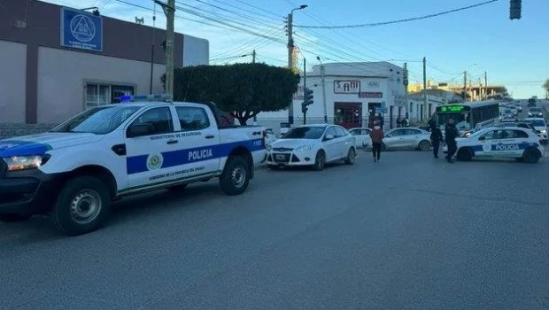 Horror en Comodoro Rivadavia: mataron a un chico de 17 años cuando iba al colegio