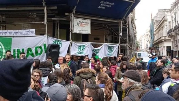 Desvincularon a 120 trabajadores en el INADI