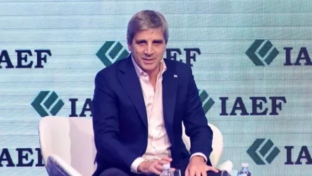 Caputo afirmó que ya se está viendo la recuperación de la economía