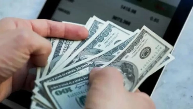 El dólar blue marcó un nuevo récord nominal: $1.280