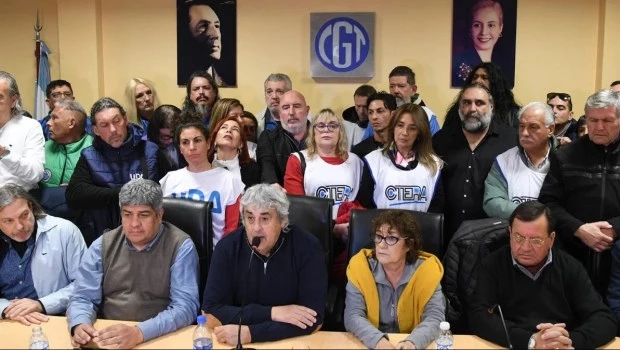 Los gremios docentes nacionales paran por 24 horas en reclamo de la restitución del FONID y mayor presupuesto