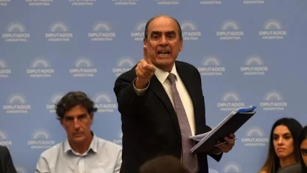 "Es insólito que después de cinco meses el Congreso no le haya dado una ley al Presidente", se quejó Francos