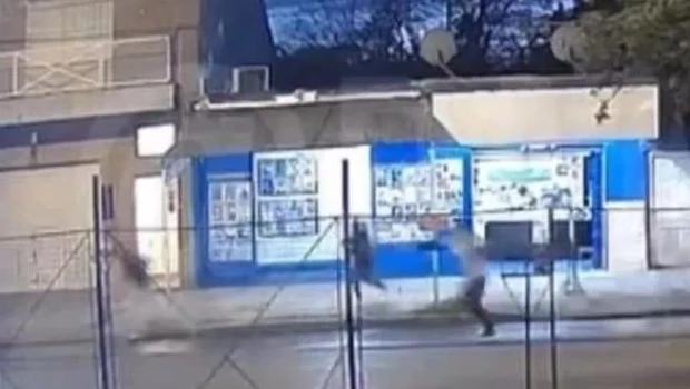 Un militar le arrebató el arma a un motochorro y lo mató a tiros en Laferrere