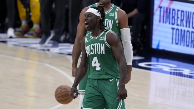 Holiday fue el jugador clutch para que Boston supere a Indiana y quede a un paso de la final