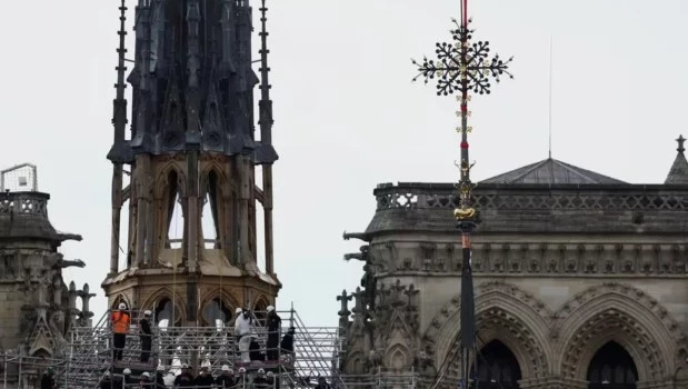 Macron insiste en que la reapertura de Nôtre Dame de París será el 8 de diciembre