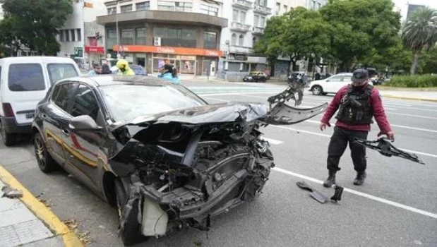 Un hombre conducía ebrio y a contramano hasta que chocó de frente a una camioneta en Monserrat