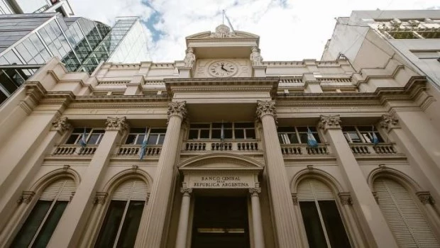 El BCRA podría salir a vender dólares si el cepo continúa