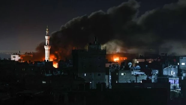 Bombardeo israelí causa al menos 40 muertes en Rafah