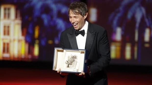 Sean Baker celebró la Palma de Oro por ‘Anora’.