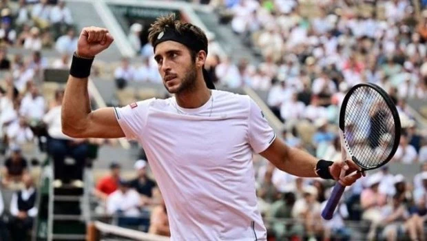 Etcheverry debutó con una victoria en Roland Garros tras vencer a Cazaux por 3-6, 6-2, 6-1 y 6-4