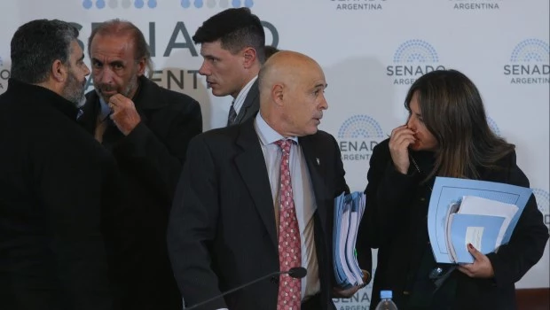 A última hora, y con la llegada al Congreso del jefe de Gabinete, el oficialismo consiguió el tan ansiado dictamen.
