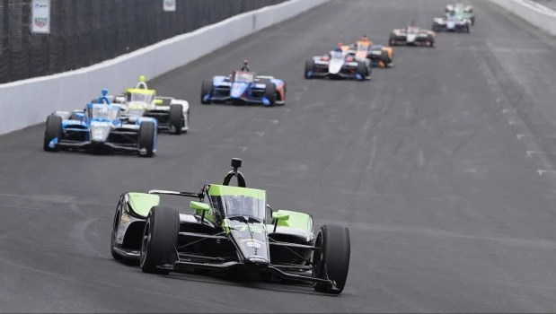 Agustín Canapino recorre el famoso trazado de Indianápolis a bordo de un Dallara-Chevrolet.
