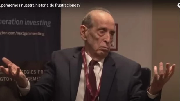 Milei aún debe superar el test de la política, advierte Arriazu, un faro intelectual para los estudiosos de la economía argentina