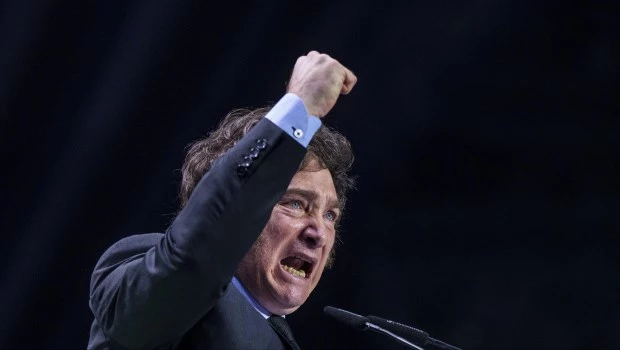 Milei llega a El Salvador para el acto de reasunción de Bekele