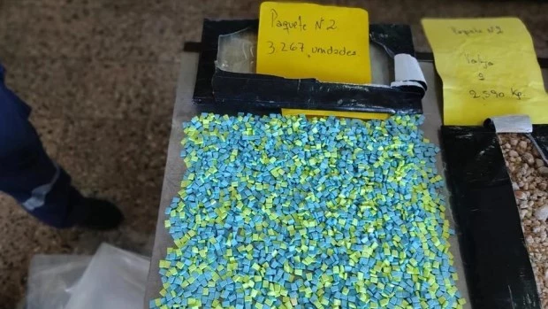 Detienen a una mujer dominicana cuando ingresaba crack y éxtasis al país