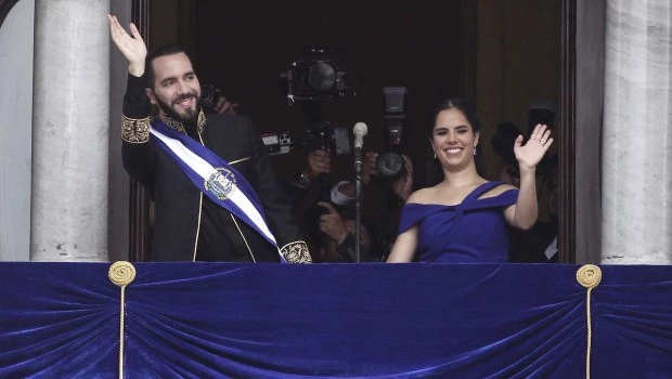 Con la presencia de Milei, Bukele fue investido para su segundo mandato en El Salvador