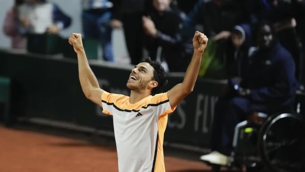 Cerúndolo está en octavos de Roland Garros y Etcheverry fue eliminado