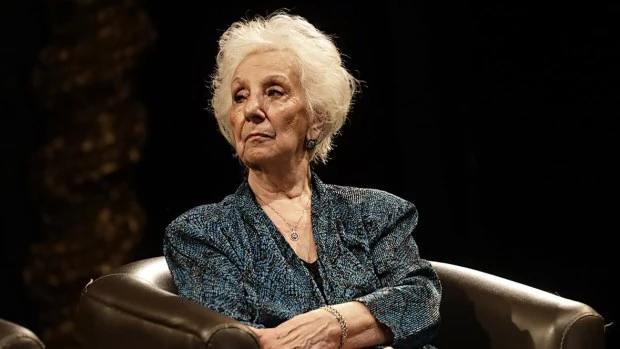 Carlotto: "Milei no existe como presidente, viaja constantemente y se olvida del hambre del pueblo"