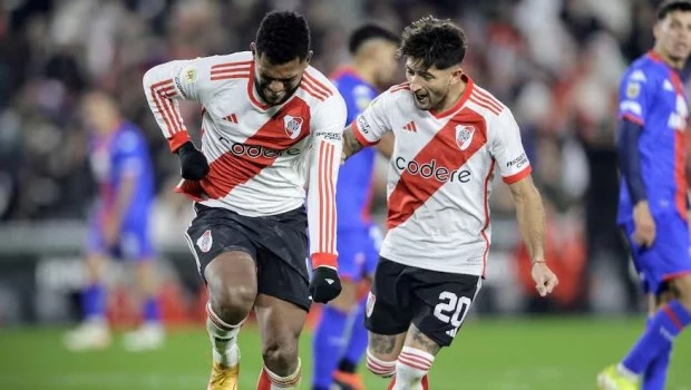 Hat trick de Borja y victoria para River