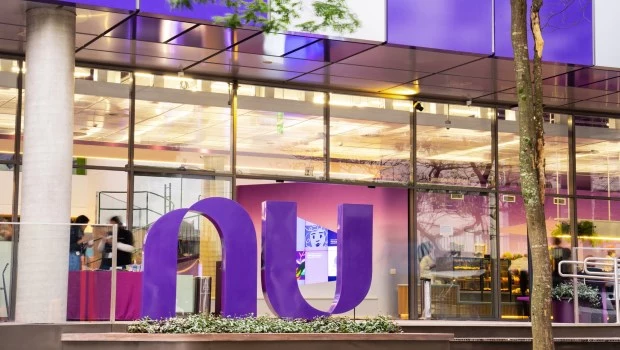 Nu Holdings Ltd. (NU) no descarta reconsiderar un regreso al mercado argentino en caso de que mejoren las condiciones macroeconómicas, según declaraciones a la agencia Bloomberg de Cristina Junqueira, cofundadora y Chief Growth Officer (CGO) del banco digital de origen brasileño.