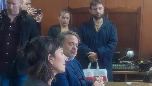 La responsable legal del Ministerio de Capital Humano, Leila Gianni, y el dirigente social Juan Grabois en Comodoro Py.