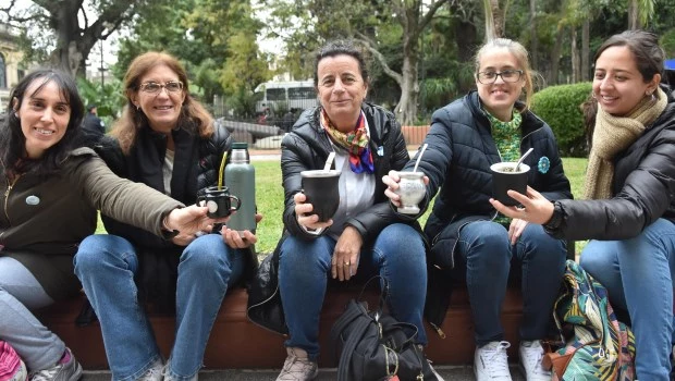 Una tarde para conocer detalles pocos conocidos de la yerba mate en el Museo Histórico Nacional y disfrutar al final de una mateada colectiva. Crédito: Gustavo Carabajal.