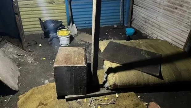 En la casilla de la que se rescató al adolescente se hallaron manchas de sangre.