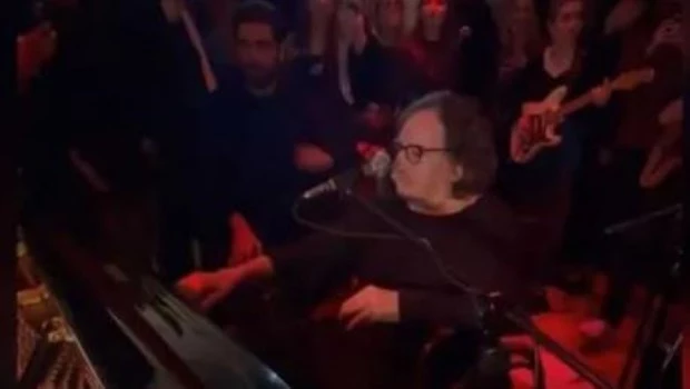 Charly García reapareció en público y deslumbró con uno de sus clásicos