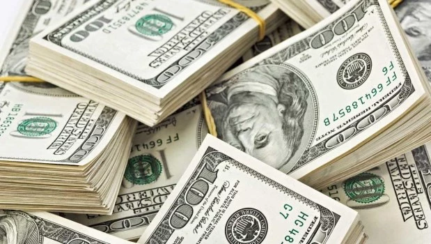 El blue cerró la semana en alza y el Banco Central volvió a vender dólares