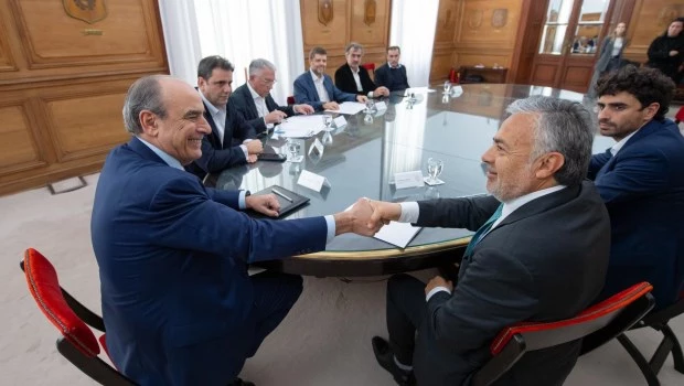 Francos cerró la semana con una reunión con Cornejo y acuerdos de obra pública con Mendoza