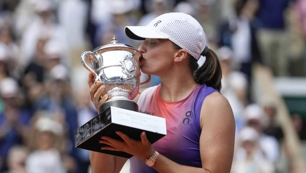 Swiatek aplastó a Paolini y se llevó su cuarto título en Roland Garros