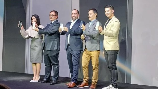 La plana mayor de Xiaomi Latam y Etercor-Solnik durante el lanzamiento de la nueva serie Redmi Note 13.