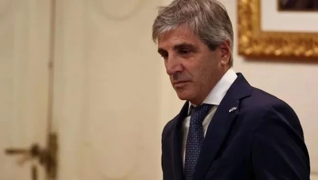 Caputo insiste en que hay recuperación, afirmó que la oposición quiere voltear al Gobierno y anunció la baja del impuesto País si se aprueba la Ley Bases