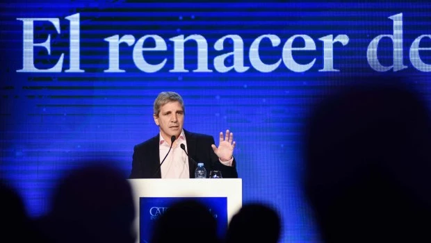 Caputo aseguró que el Gobierno no cambiará el rumbo y avanzará en un nuevo acuerdo con el FMI