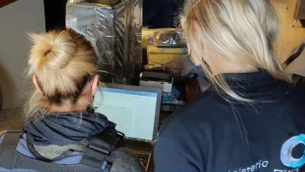 Desarticularon una red de distribución de fotos sexuales que era operada por menores