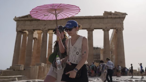 Grecia cierra colegios y la acropólis por la ola de calor