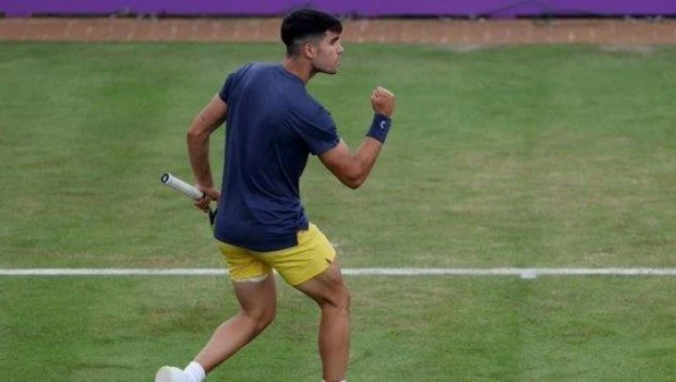 Carlos Alcaraz mantuvo para firmar el 7-5 definitivo.