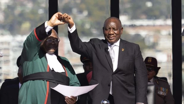 Ramaphosa sostiene que "una nueva era" empieza en Sudáfrica tras asumir su segundo mandato