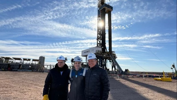 Caputo recorrió Vaca Muerta junto al presidente de YPF y el gobernador de Neuquén